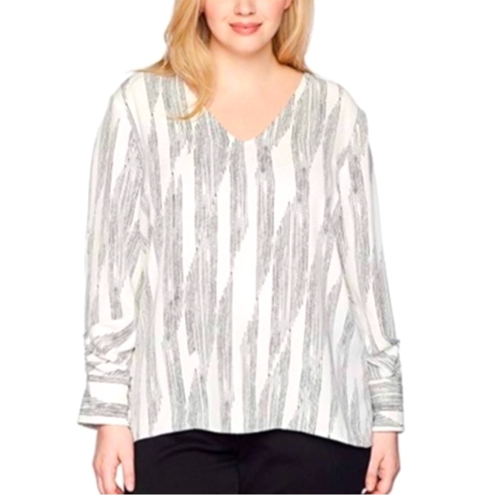 Rebel Wilson x Angels Button Cuff V-neck blouse Plus size 1X